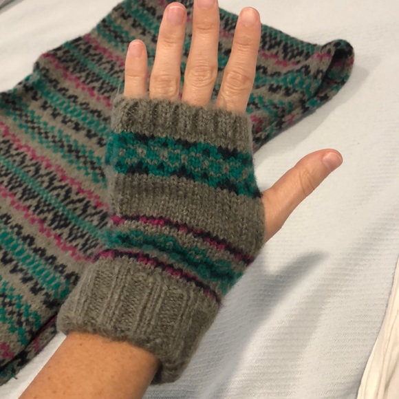 Topshop Accessories - Topshop Infinity Scarf & Matching Gloves